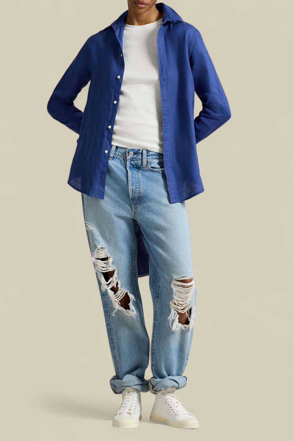 תמונת כל הלוק של חולצת כפתורים מפשתן